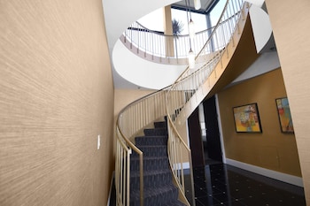 2 Bedroom Suite with Parlor