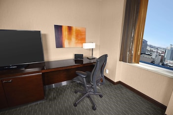 1 Bed Mobility/Hearing Access Tub