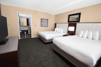 2 Bedroom Suite with Parlor