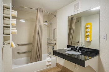 Premium Room, 1 King Bed, Accessible Bathtub, Refrigerator