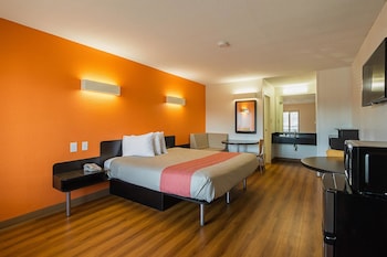 Premium Room, 1 King Bed, Accessible, Non Smoking