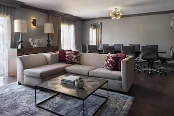 Suite, 1 Bedroom, Non Smoking, Courtyard View