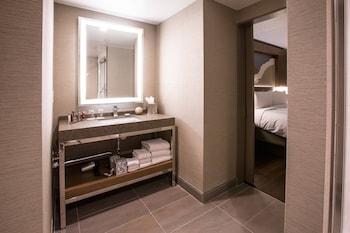 Room, 1 King Bed (Mobility Accessible, Roll-in Shower)