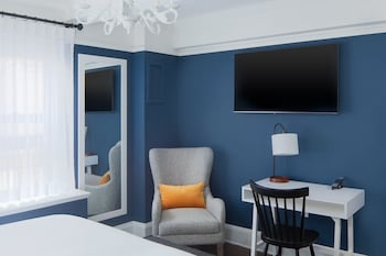 Premium Room, 1 King Bed, Accessible (Communications)