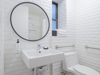 Standard Room, 1 Double Bed, Roll-in Shower (Mobility Accessible)