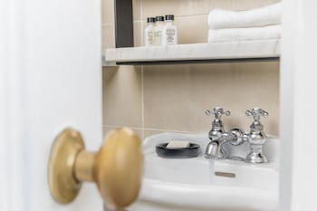 Standard Room, 1 Double Bed, Roll-in Shower (Mobility Accessible)