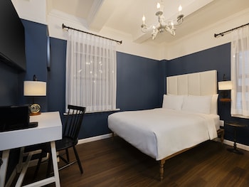 Standard Room, 1 Double Bed, Roll-in Shower (Mobility Accessible)