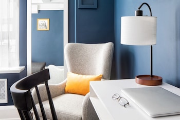 Premium Room, 1 King Bed, Accessible (Communications)