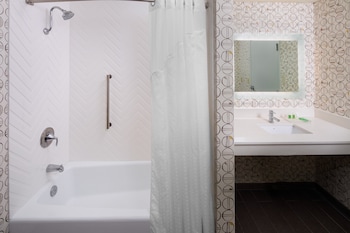 Standard Room, 2 Queen Beds, Accessible (Mobility Tub)
