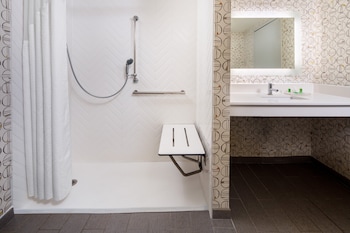 Standard Room, 2 Queen Beds, Accessible (Mobility Tub)