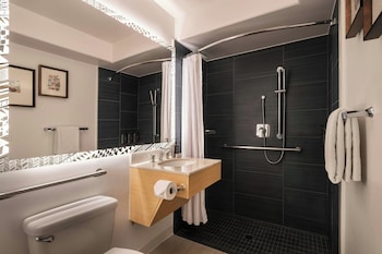 Room, 1 King Bed, Partial Ocean View