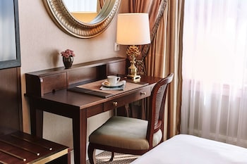Deluxe Room, 1 King Bed