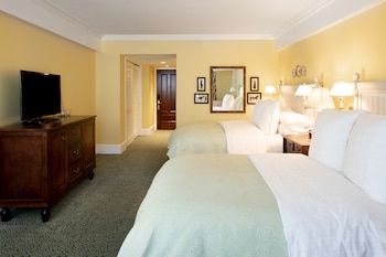 Room (Woodstock - 2 Queens w/ sofabed)