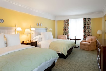 Room (Woodstock - 2 Queens w/ sofabed)