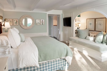 Room, 1 King Bed with Sofa bed (Tavern)