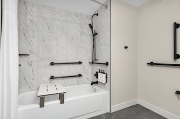 Standard Room, 2 Queen Beds, Accessible Bathtub, Non Smoking (Communication, Mobility)
