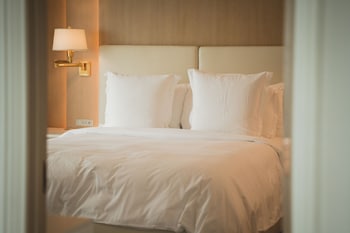 Premier Suite, 1 King Bed, Accessible