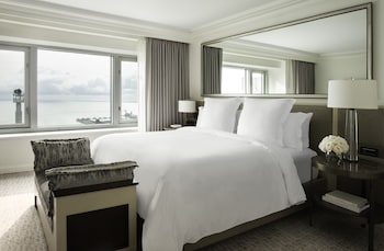 Premier Suite, Lake View