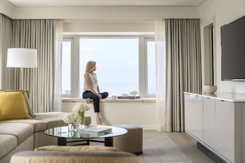 Premier Suite, 1 King Bed, Mobility Accessible