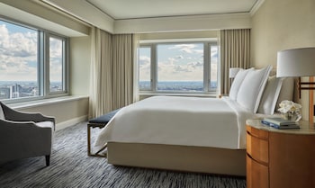 Room, 1 King Bed, Lake View