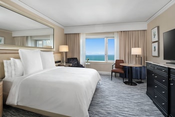 Lake View Accessible Room King Bed