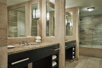 Lake View Room, 2 Double Beds