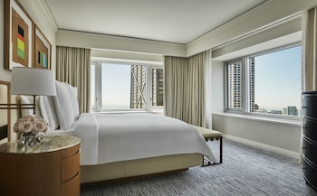 Room, 1 King Bed, Lake View