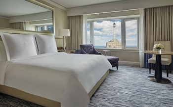 Room, 1 King Bed, Lake View