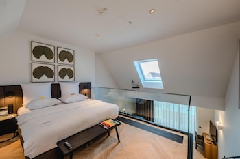 Urban Pool Suite
