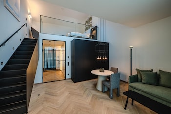 Urban Pool Suite