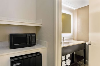 Deluxe Room, 1 King Bed, Non Smoking