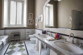 Executive Suite (2 Adults)