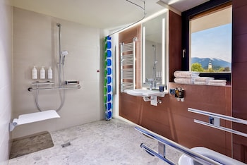 Room, 1 Queen Bed, Balcony, Garden View