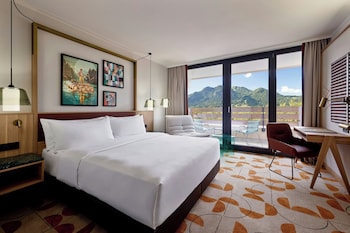 Room, 1 King Bed, Balcony, Mountain View