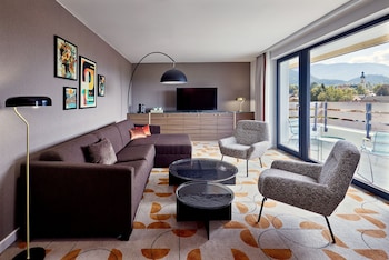 Suite, 1 Bedroom, Balcony, Garden View