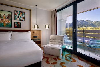 Room, 1 King Bed, Balcony, Mountain View