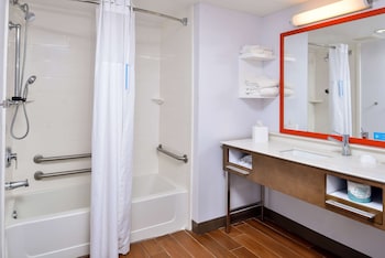 Suite, 1 King Bed, Accessible, Non Smoking