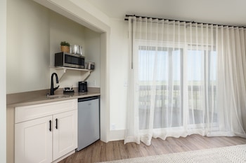 Room, 1 King Bed, Accessible, Balcony (Mobility & Hearing, Roll-in Shower)