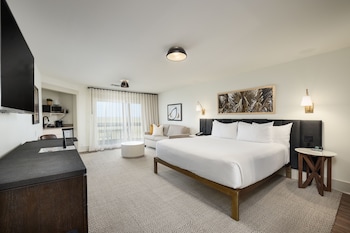 Room, 1 King Bed, Accessible, Balcony (Mobility & Hearing, Roll-in Shower)