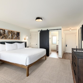 Standard Room, 1 King Bed
