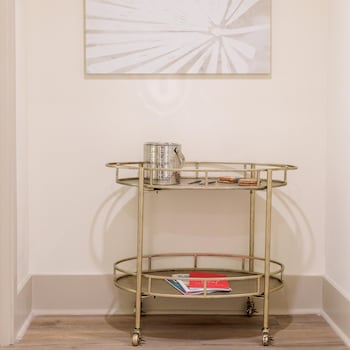 Suite, 1 King Bed (Magnolia)