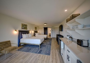 Studio, 2 Queen Beds