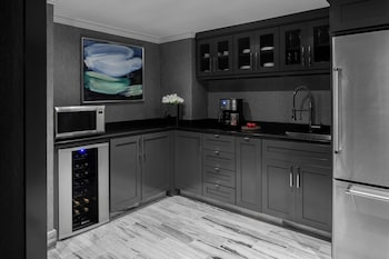 The Ritz-Carlton Suite
