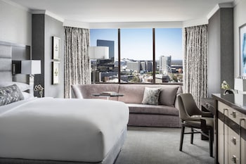 Deluxe Single Room, 1 King Bed (Hearing Accessible)