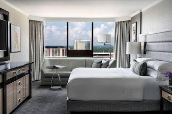 The Ritz-Carlton Suite