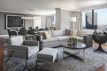 The Ritz-Carlton Suite