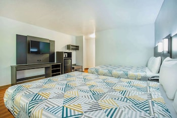 Standard Room, 2 Queen Beds, Non Smoking