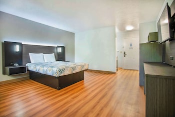 Standard Room, 1 Queen Bed, Non Smoking