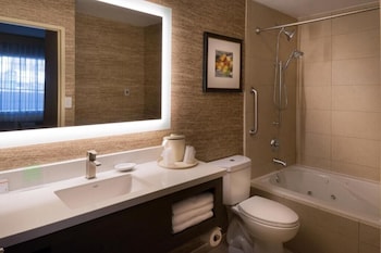 Suite, 1 King Bed, Jetted Tub