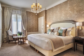 Executive Room - rue de la Paix View